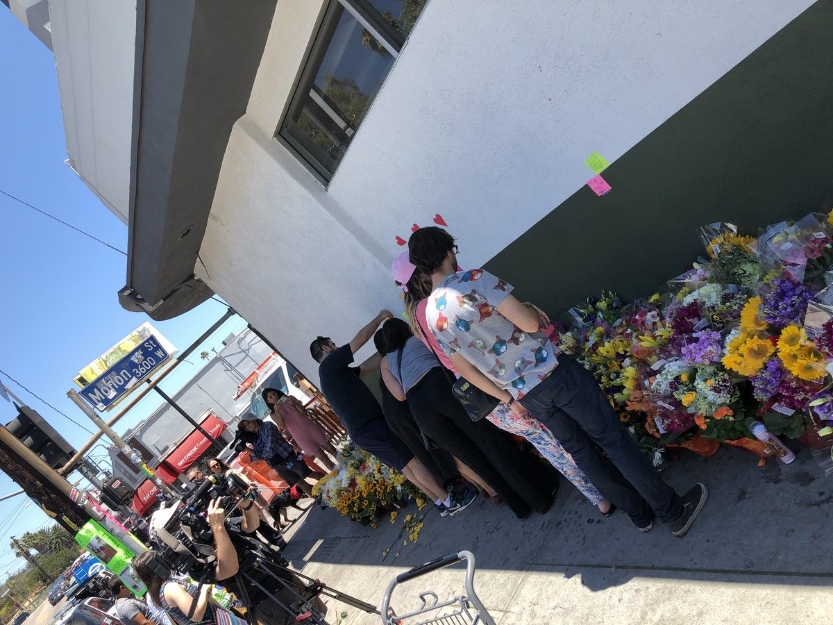 NortheastArea's tweet photo. Melyda Corado Memorial growing outside of Traders Joe’s #RESPECT #SilverLakeStrong @LAPDHQ https://t.co/raHRzY4khw