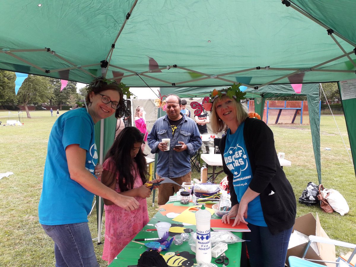 Lovely afternoon in #OldMoat park at the Old Moat Little Fest...well done to Old Moat Youth Outreach Project for organising a great event. Good to see the new community mural unveiled by @GarryBridges and <a href="/gavinwhite76/">Gavin White</a> with <a href="/JeffSmithetc/">Jeff Smith</a> and local youth workers, Elise and Gemma.
