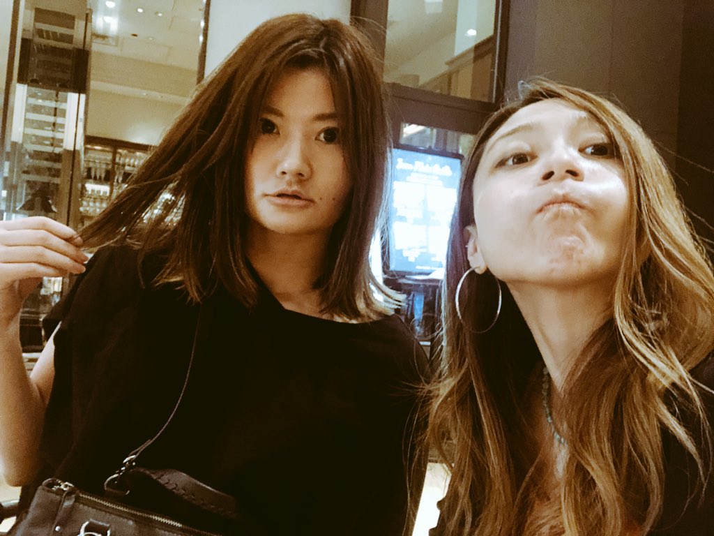 NakashimaMinion's tweet photo. 車椅子ラッパーのラージさんと初対面💕
熱い想いのあるラージさん素敵だったなあ。レナとラージで六本木を車椅子3台走行している時、めっちゃ見られておもろかったw
みんな見た目がいかつくて怖かったのかなw
#車椅子集団 #車椅子イケイケ集団 #六本木 #LargeT https://t.co/M7kGZ1GV8b