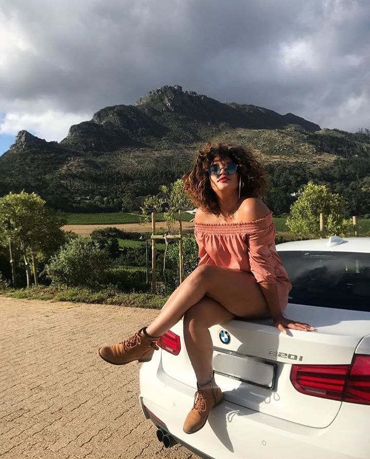 iShotLeft paired with some wine in between can be considered the perfect combo. Even you can cava the combo with a #ShotLeft! Why not explore @ConstantiaGlen which is a drive away from the KaapStad. Thank you to @noreetaphilander for this awesome snap. #ItsMySouthAfrica