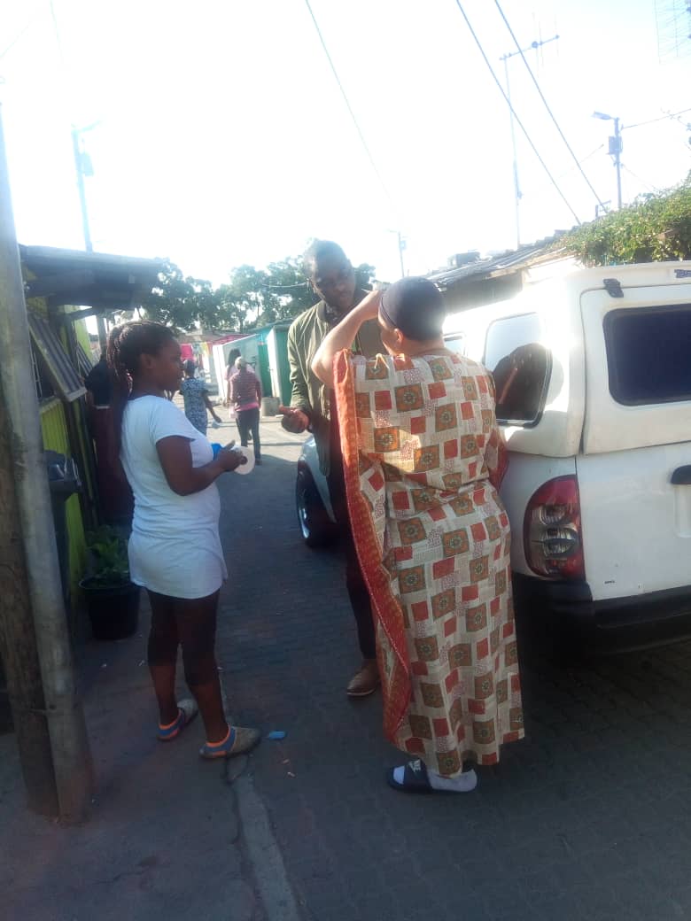 Pro_Net_SA's tweet image. This year, as part of our campaign in building socio-economic development for the betterment of our communities, we made everyday count by sharing our 67minutes with others,distributing items across several settlements in Cape Town.
... serving our community to honor #Mandela100!