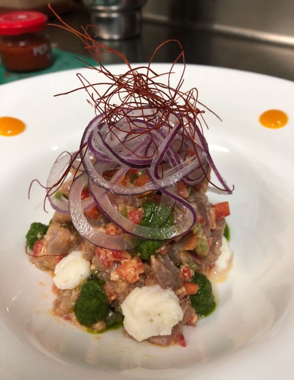 FabioSantanaCM's tweet photo. Prueba nuestro #Escaviche de #atún con hilos de chili, puré de choclo y cilantro y ajo amarillo.

#DiversiónGastronómica en #FabioSantana #CasaMontesdeoca

#ChefFabioSantana
#ChefAbrahamSantana

Calle Montesdeoca, 10 
#Vegueta #LasPalmas

Reservas: 📞 828 91 73 94 https://t.co/Bos9jQu36g