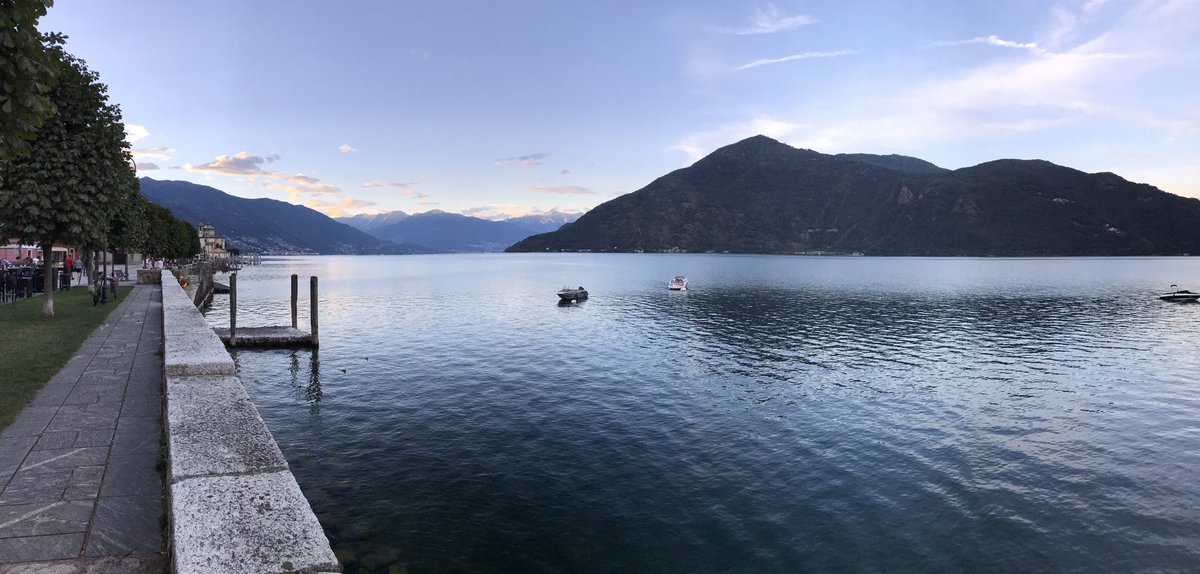 #wunderfullworld #nichtZufall #lagomaggiore Wenn der Abend näherkommt und der Tag vergeht... besinnlich schauen wir in die Ferne und fragen uns vielleicht, was habe ich dazu beigetragen? #great #nature