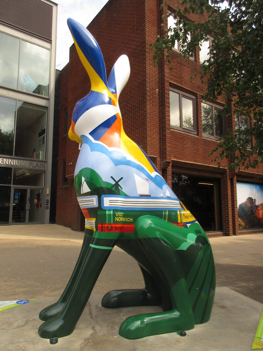 Gone_BananHares's tweet photo. #HareComesTheSun by @JZAllum has definitely brought the sun ☀️ with her this summer! @NorwichBIDUK @GoGoHares2018 #ggh18. She is also being watched over by a kindly #GoGoDragon 🐉 https://t.co/iSVA8HqSOD