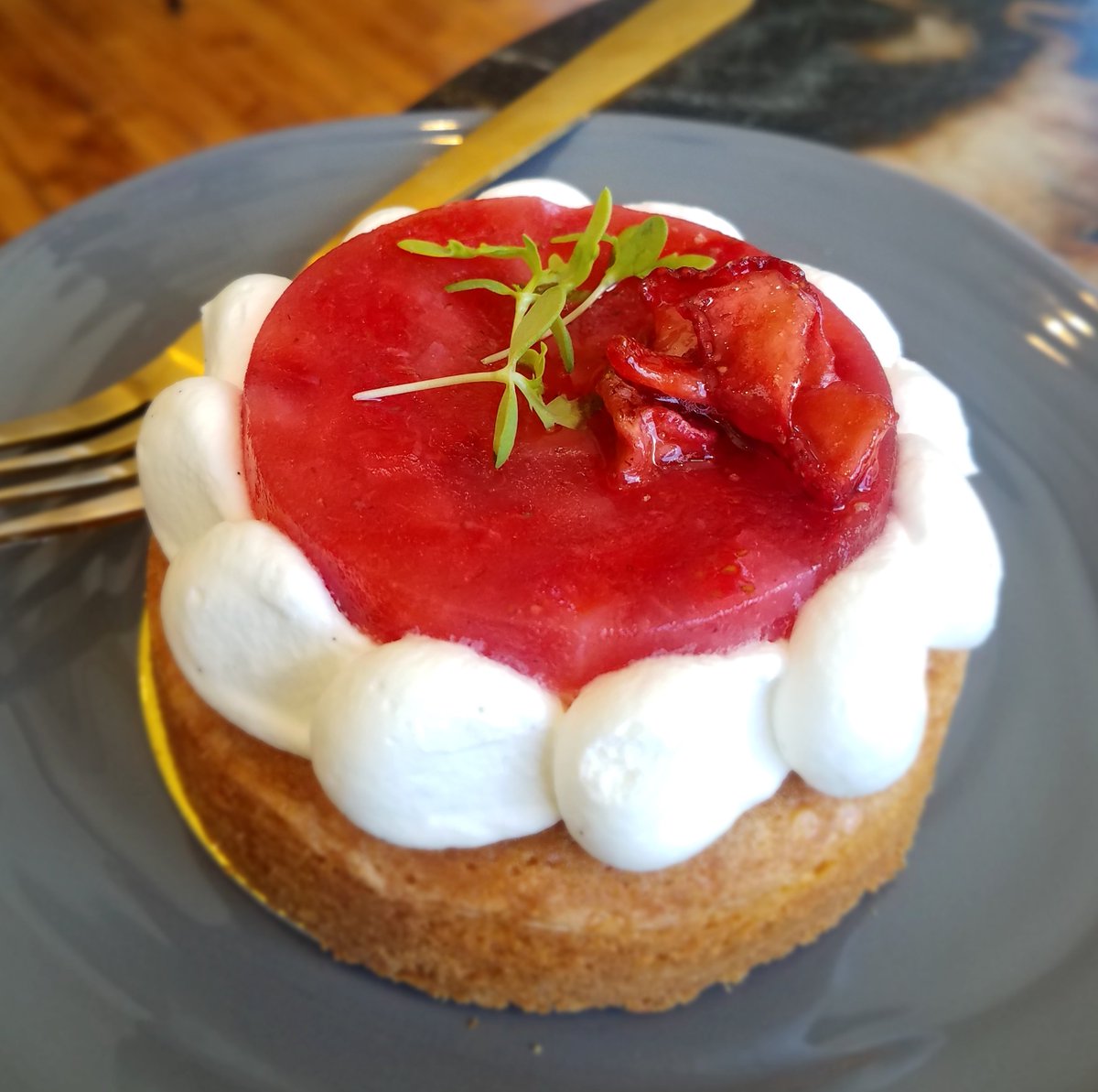 CulinaryMistrss's tweet image. Excited about Edwards Desserts Kitchen opening this week in North Loop! 

Here is a sneak peak at couple of desserts, but they also offer savory items, cocktails, wine and beer!