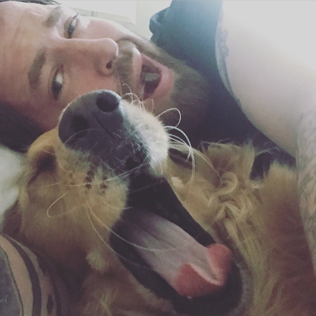 LeeDeWyze's tweet photo. Sunday mornin’ with our Remy 🐾 #WakingUpIsHardToDo #NeedCoffeeASAP https://t.co/faXO8cvv1d