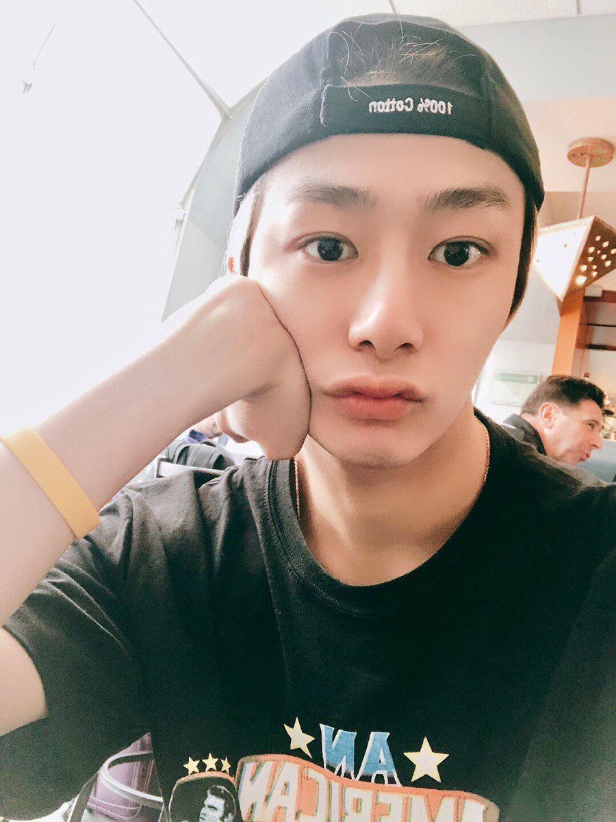 OfficialMONSTAX's tweet photo. [#형원] 시카고 즐거웠어요. 곧 만나요.뉴어크. https://t.co/TckVX2jCXD
