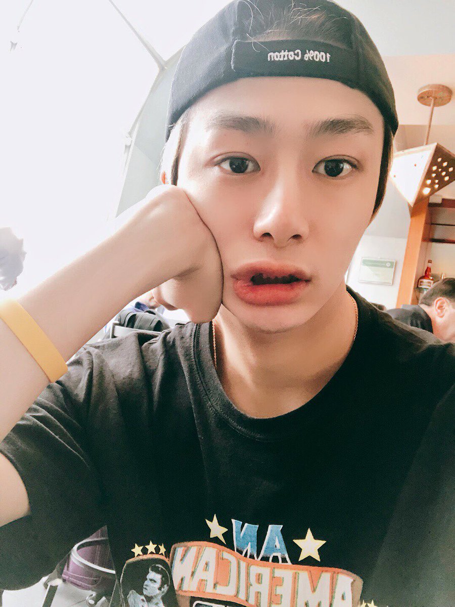 OfficialMONSTAX's tweet photo. [#형원] 시카고 즐거웠어요. 곧 만나요.뉴어크. https://t.co/TckVX2jCXD