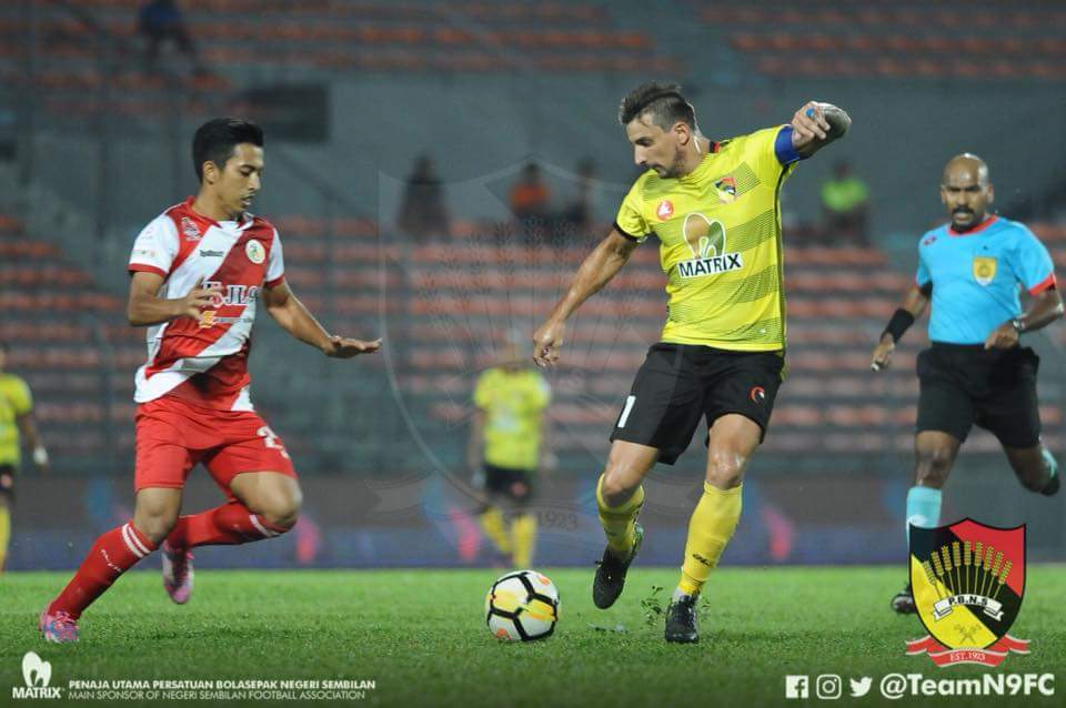TeamN9FC's tweet photo. unifi LIGA SUPER MALAYSIA 2018 #LS21 #KLN9

Aksi perlawanan sebentar tadi. Negeri Sembilan tewas 2 - 1 kepada tuan rumah dalam perlawanan yang berlangsung di Stadium KLFA, Cheras.

  ♥️🖤💛

#NegeriSembilan
#HobinJangHobin
#PoweredByMatrix https://t.co/SfTyEdiag9
