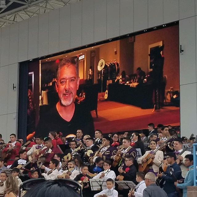 fevasqueznm's tweet photo. A big head? Me? #mariachispectacular #preshow #videowall #civicplaza #abq #producer #host #visionbroadcast https://t.co/kbtbzSLTva https://t.co/73nCfa3dRC