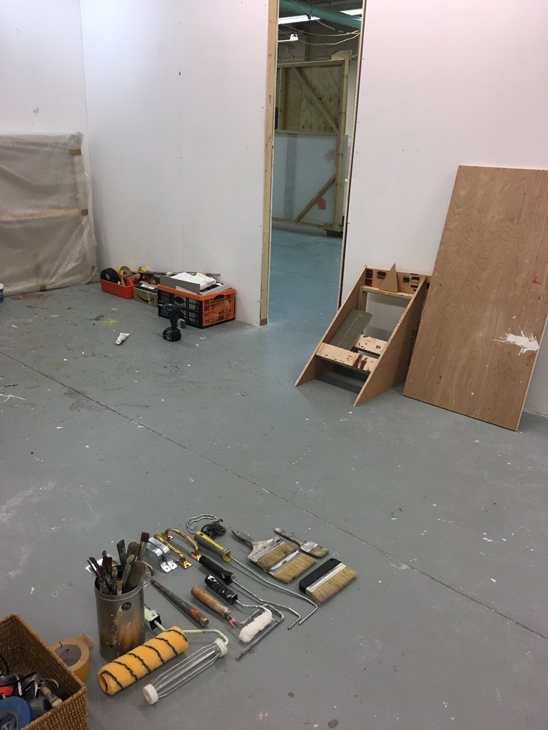 I just moved in a new studio with <a href="/arebyte/">arebyte</a> and feeling really happy! Can't wait to make art again #artpractice #artistlife #studio #moving #painting | lorrainefossi.net