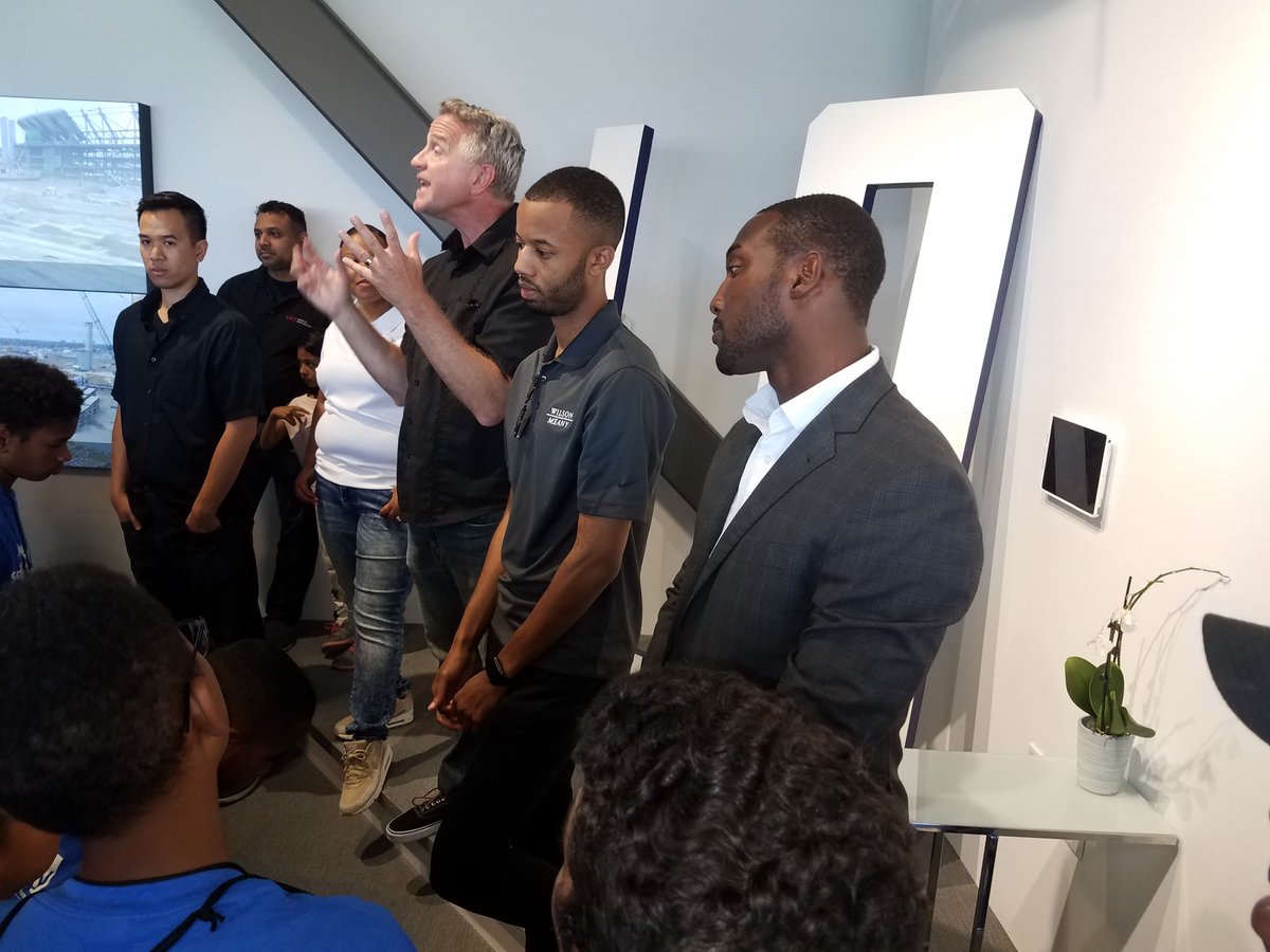 larryhuley3's tweet photo. A Outstanding Day2 of our SoCalNOMA A&E Summer Camp! SoCal NOMA taking in this amazing Day at The Los Angeles Rams Premier Center in Playa Vista! #exposingouryouthtothebuiltenvironment #SoCalNOMA #wilsonmeany #LARams #architecture #engineering #PlayaVista #TurnerConstruction https://t.co/2VEgJNU0eF