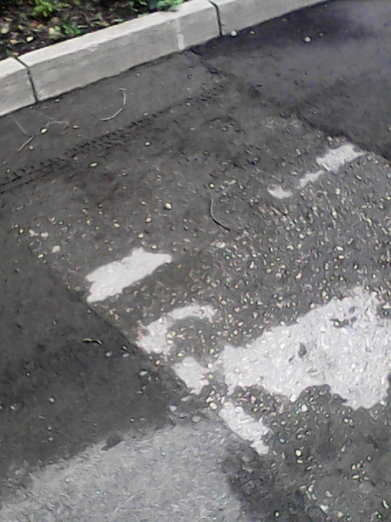 <a href="/admgel/">Администрация Железнодорожного ВГР</a> вот фотоотчет. основная дыра как была так и осталась. просим заасфальтировать.