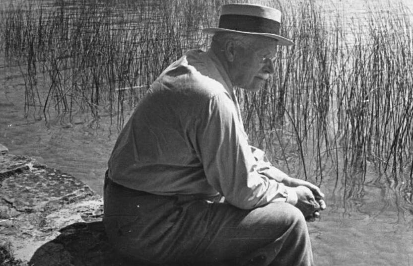 literlandweb1's tweet photo. «La soledad es peligrosa. Es adictiva. Una vez que te das cuenta de cuánta paz hay en ella, no quieres lidiar con la gente» 
Carl Gustav Jung https://t.co/puIp0G8wXy