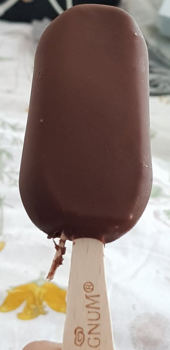 Rocheyy5's tweet photo. @MagnumUK why is my magnum mini trying to stab me?! #healthandsafety https://t.co/oFuUqgLxVh