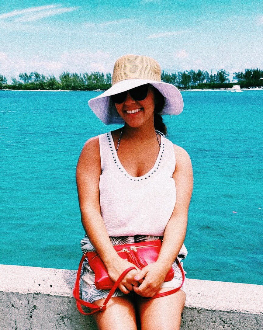 SigmaKappaUNG's tweet photo. Keeping Up with the Sigmas // sadly summer is coming to a close but here’s some photos of our beautiful sisters soaking up every last second !!!! enjoy💛💛

https://t.co/pUEPX0pJlM https://t.co/aDzDYVFdIK