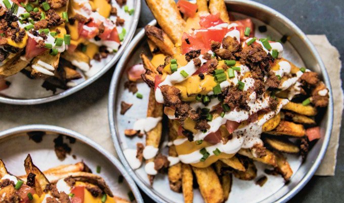 VegNews's tweet photo. Loaded #vegan fries with #nacho cheese and #bacon crumbles? BRING. IT. ON. #plantbased >> https://t.co/j4HqOVC2Kp https://t.co/sLKMCqC5DY
