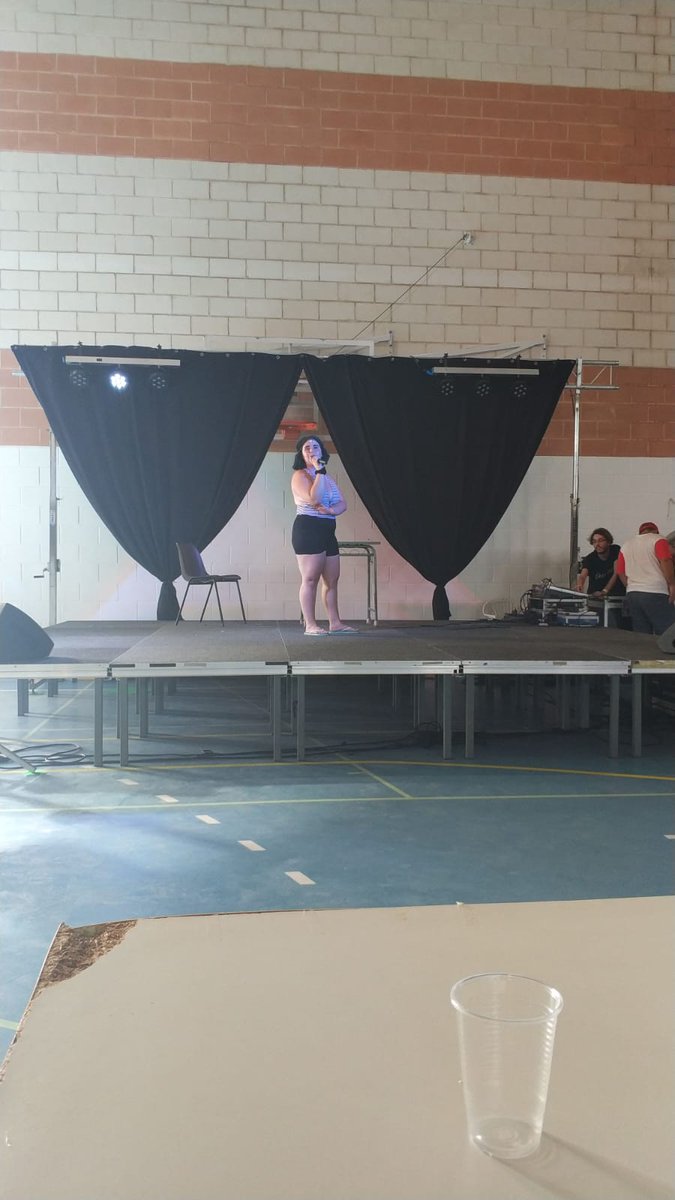 asoronin's tweet photo. En el escenario estamos con el Karaoke libre. #summerfreak #karaokelibre https://t.co/TWumvMKHgg