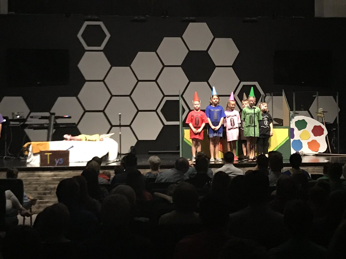 cgwiser's tweet photo. Man, @wellchurch_ed is so awesome!! I mean, how cool is it that they do an art camp?? A week for kids of drawing, painting, dance, creative writing, performing plays, art created from things found in nature, &amp; much more. I'm blown away &amp; moved at how amazing it is.

#CampCreate https://t.co/beamxsu2j9