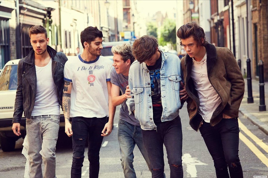 niall14me's tweet image. 8周年おめでとう❤
海外に興味を持ったことや高校に国際科を選んだっていうのも1Dが好きで英語を学びたいって思ったから！1Dを好きにならなかったら今の自分はいないです！
こんなにも長い間も大好きでいれるなんてすごいと思う！これからもずっとDirです❤
#8YearsOfOneDirectionFromJapan