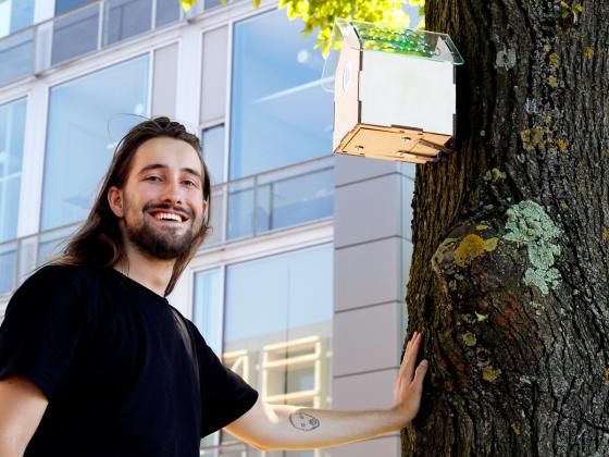 COGreenbuilding's tweet photo. This Birdhouse Offers Free Wifi, When the Air is Clean! https://t.co/A94RFFQMgT #clearnair #health #technology #Amsterdam @JorisLam #treewifi @ULTRA_IoT #IoT #airquality #airpollution #smartcity @AmsMakerFest @makerversity #birdhouse #sustainablity #environment #LEDs https://t.co/nBnKnWvXCN