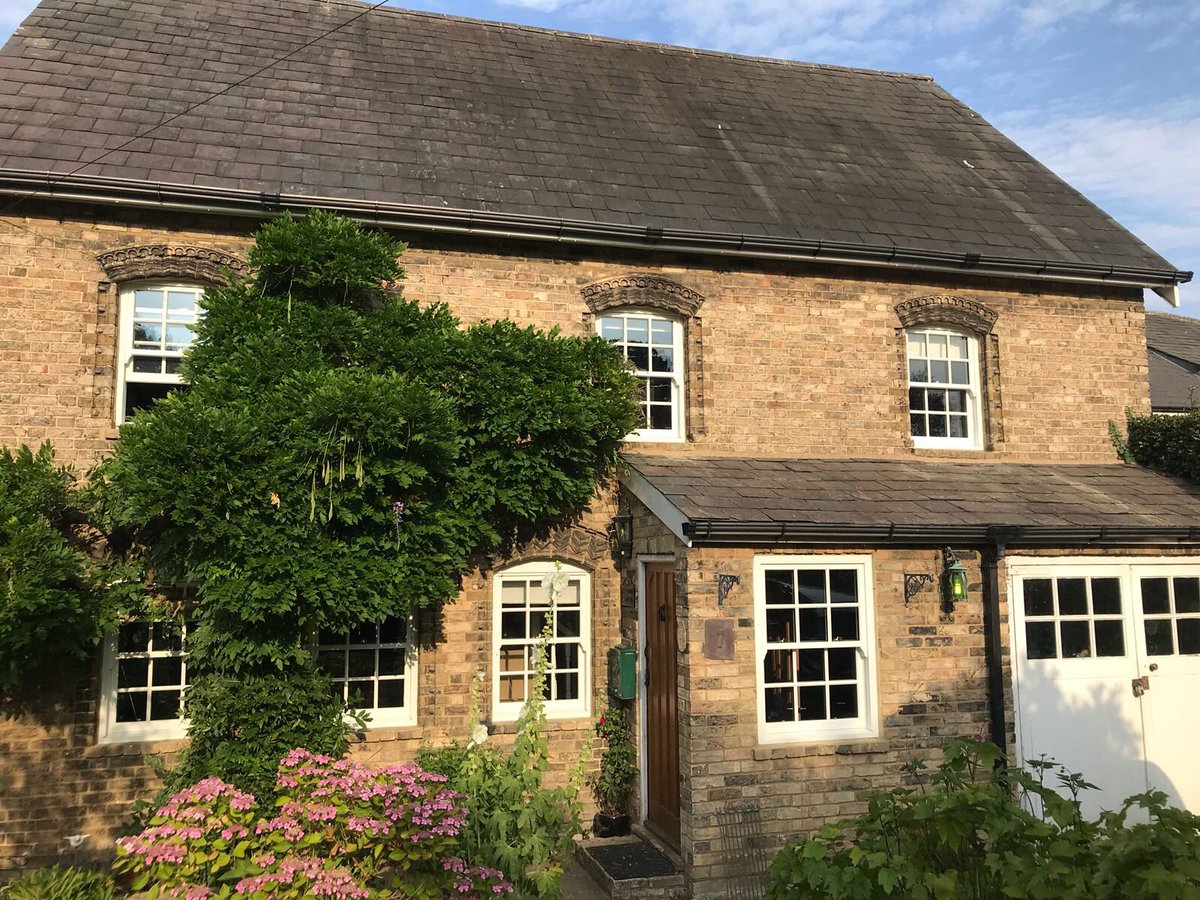 CWGChoices's tweet photo. @ChoicesTimber vertical sliding windows.  A great look with high performance paint and engineered timber.  Authentic Sash box☑️ https://t.co/tCfAJjnhty