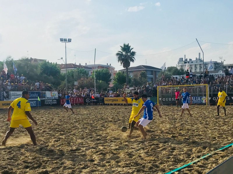 itabeachsoccer's tweet photo. #AlbaAdriatica, in corso la Finale per il primo posto fra #Italia e #Honduras
#italiabeachsoccer #ibstour2018 #ibs #ibstour #fastweb #beachsoccer @FASTWEB @lauretana https://t.co/hTU1TFhL7F