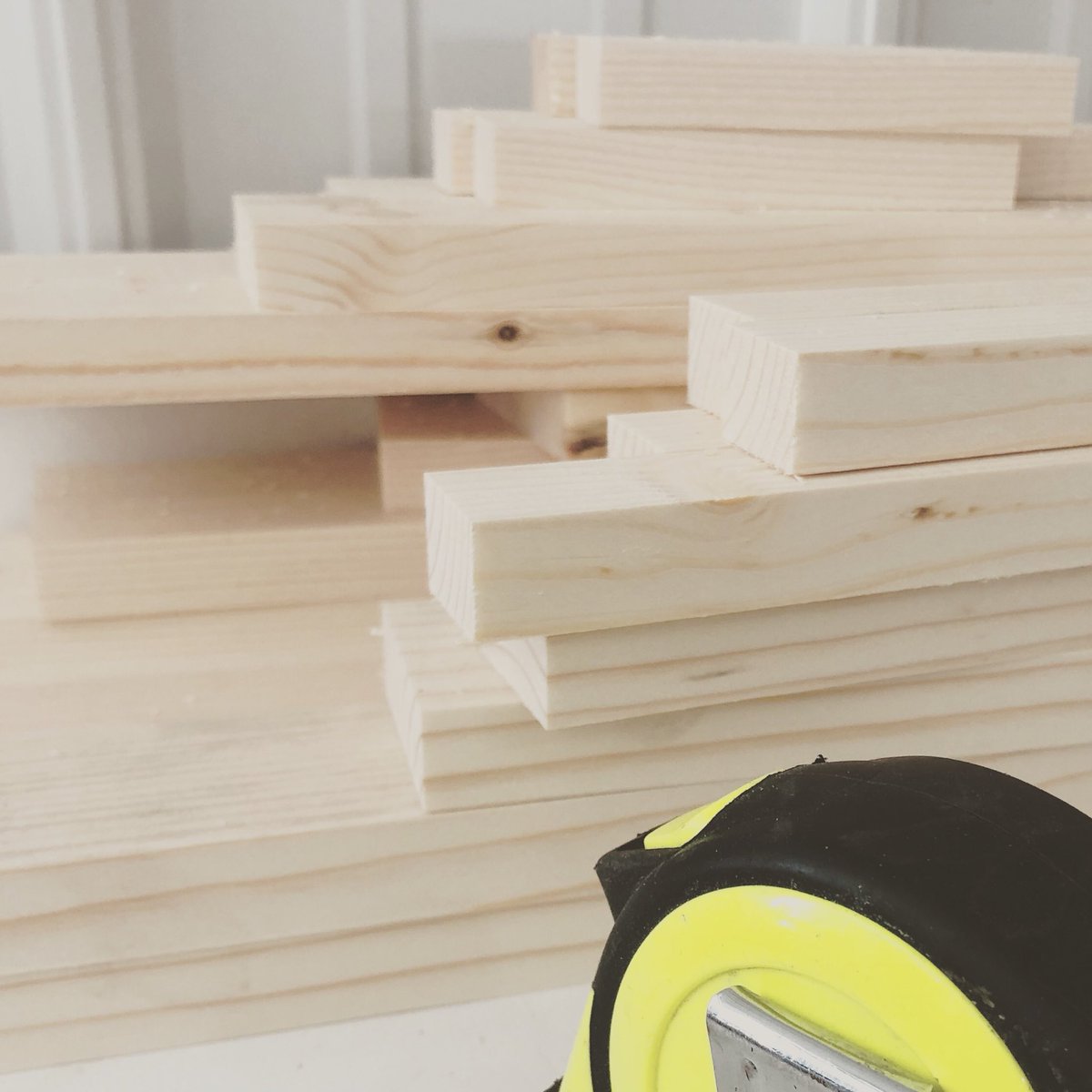 dmc_designs's tweet photo. What will these little pieces become...?
#SundayFunday in the shop.
Will post a finished project later today!
#HomeDecor #IndoorOutdoorDecor #Woodworking #NeverendingQuestForTheBest https://t.co/XJwAIZBzJb