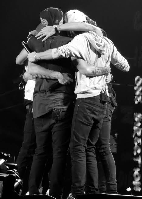 irnorn's tweet image. #8YearsOfOneDirection #8yearswithonedirection #ComeBack #OneDirection #1D #8Years