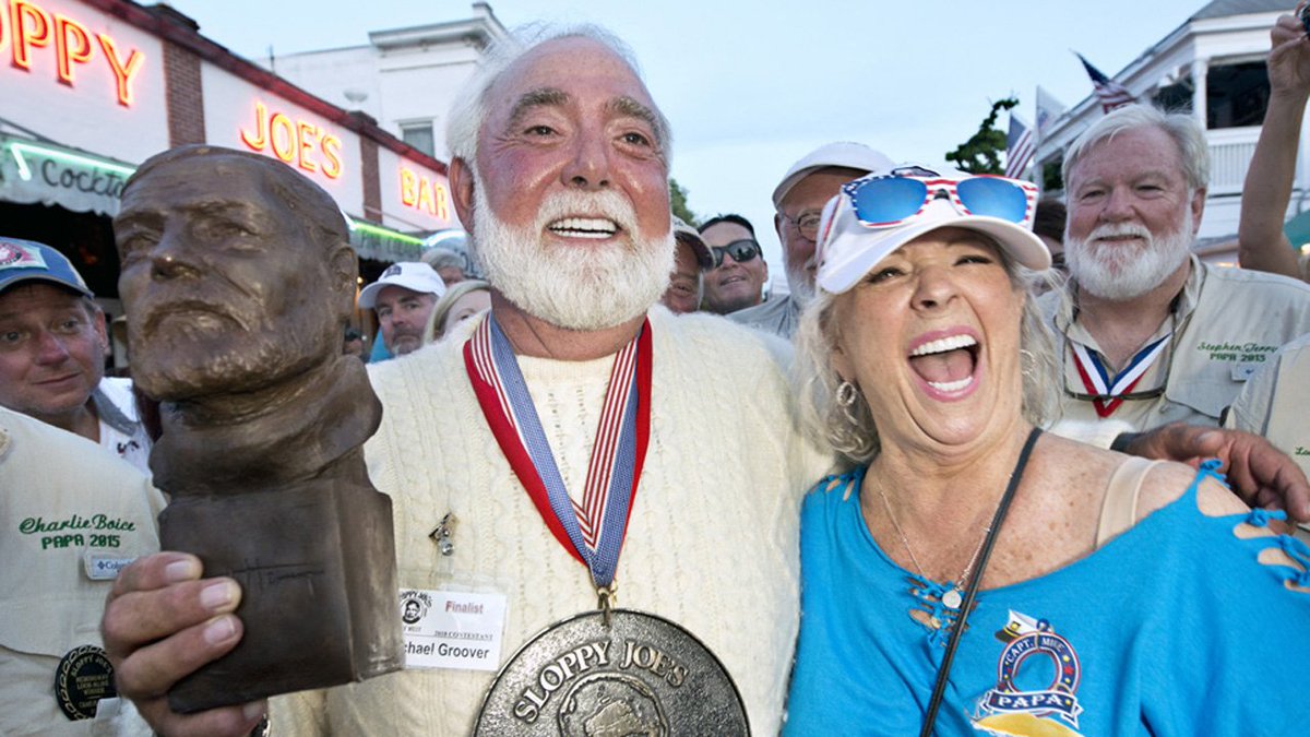 Paula Deen's husband wins Hemingway lookalike contest bit.ly/2A7daX8 https://t.co/kowq0ZmUGN