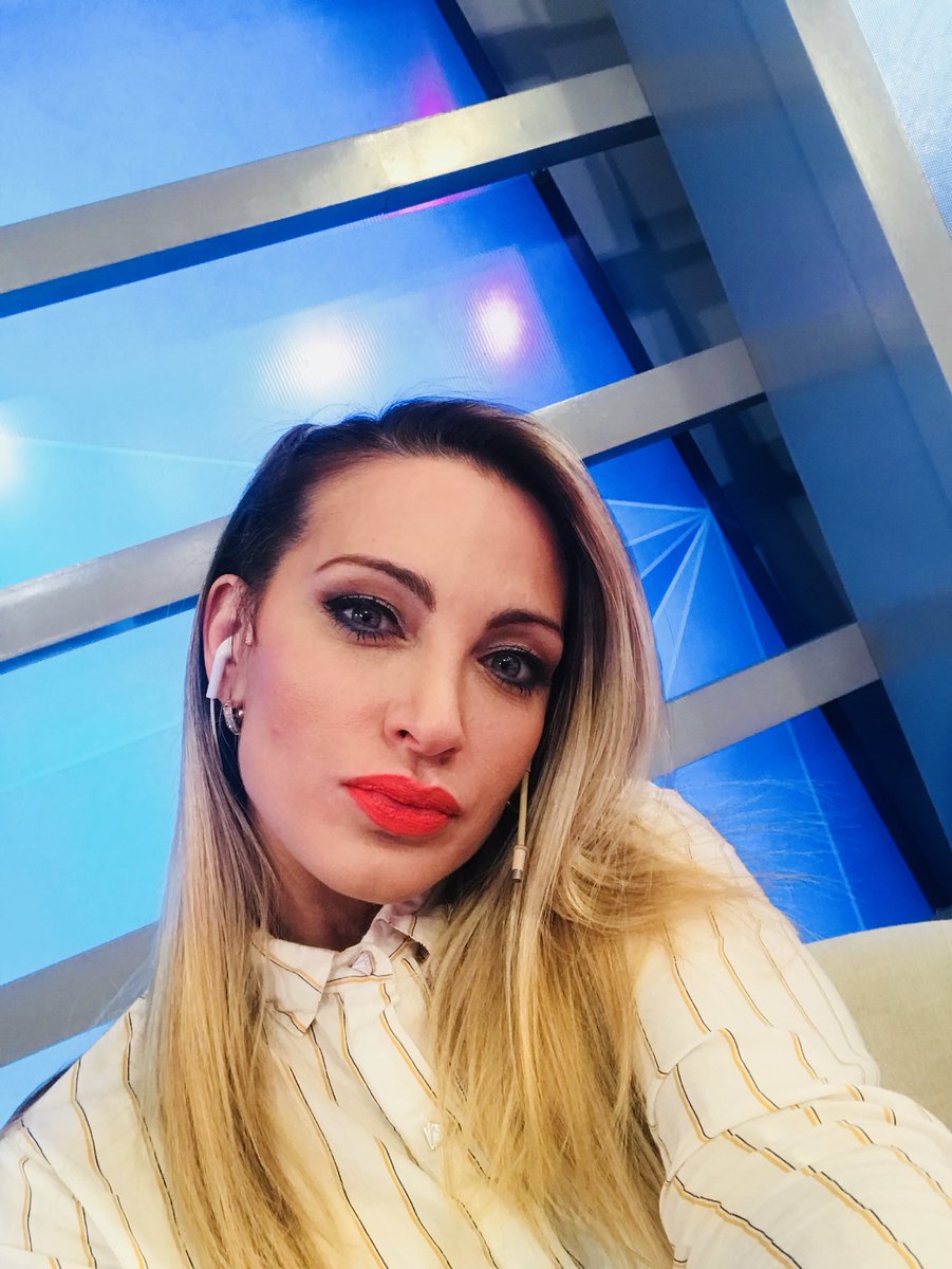 DiosasArg2025's tweet photo. #BuenDomingo #SuperDiosa La belleza de @gabymandato en la pantalla de @CronicaTV https://t.co/RBWAWQ6Zhp