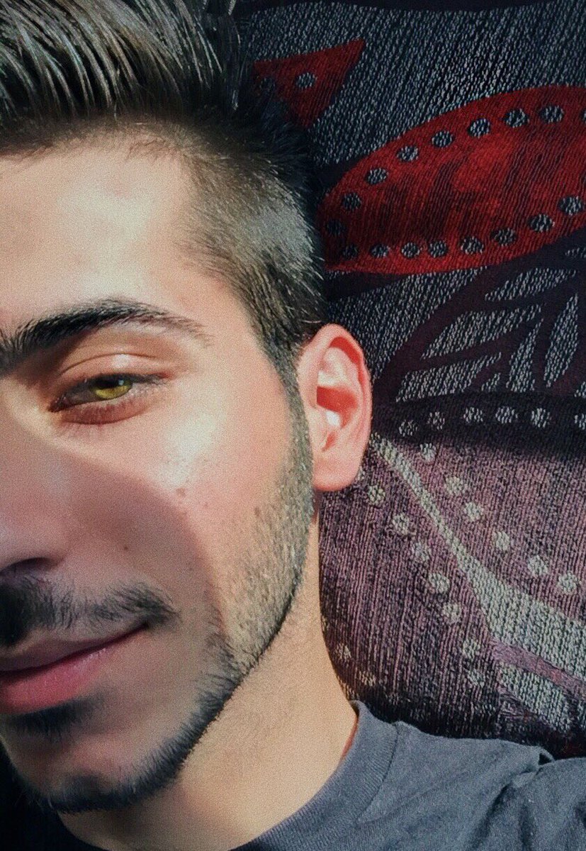 SunFlowerKissU's tweet photo. #KissesFromTheSun
@Arisondallas 
@Kween_Britt https://t.co/0oisQGphKv