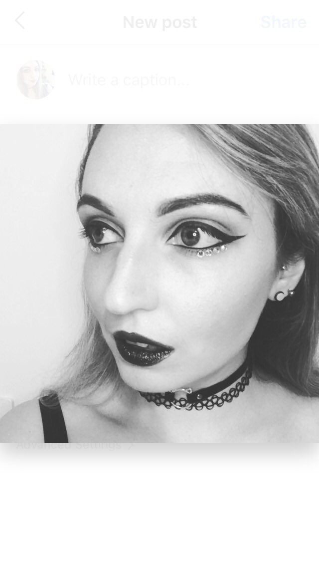 Follow me on insta for more! instagram.com/PunkPrincessMUA 🖤 #mue #cosplay #makeup #instagram #mua #geek #girl #girlswithtattoos #girlswithpiercings #rock #punk #skater #princess #art #nerd #marvel #LGBT #lgbtq #irish #vegan #choker #facepaint #hobby #fun
