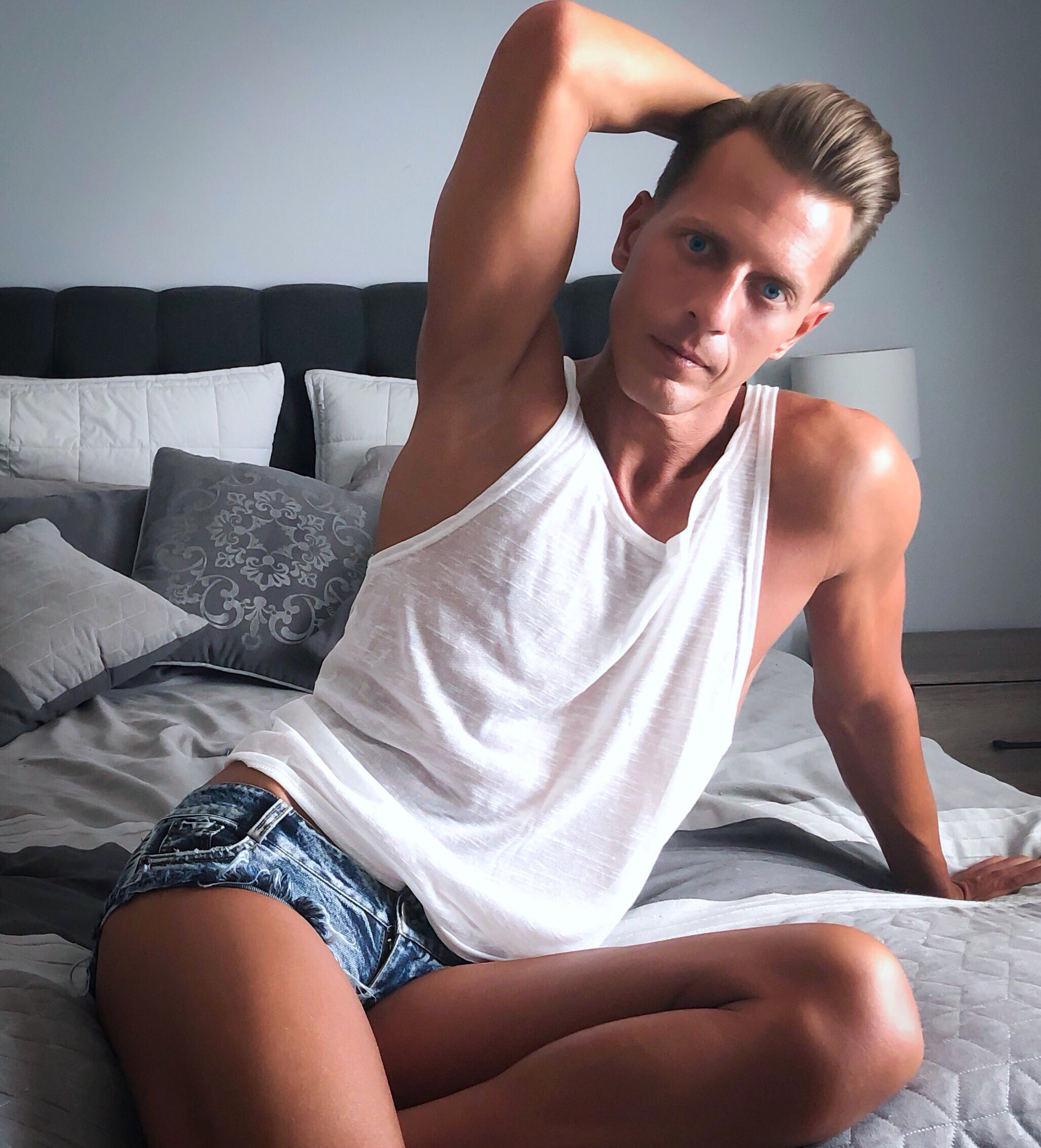 You can have me for #sundaybrunch ? https://t.co/j3epSznW92 for all my videos! #model #modelo #malemodel