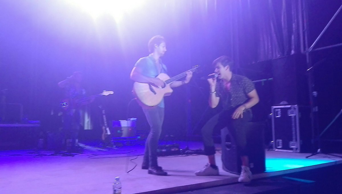 lauracp_19's tweet photo. Sigo sin asimilar todo lo vivido ayer... Gracias a todos y cada uno de vosotros por hacer de esa noche una tan especial. Os quiero❤🔙@dvicioficial @dvicio_nacho @dvicio_andres @dvicio_martin @Dvicio_Luis @dvicio_missis https://t.co/HOU5tXf8dm
