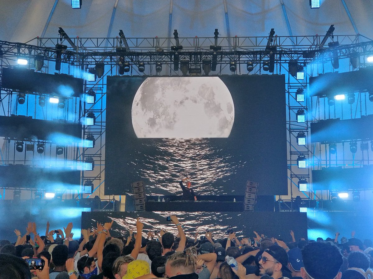 Ignaciotabo's tweet photo. Mierda de cámara ft RL Grime https://t.co/8XM67wuxmd