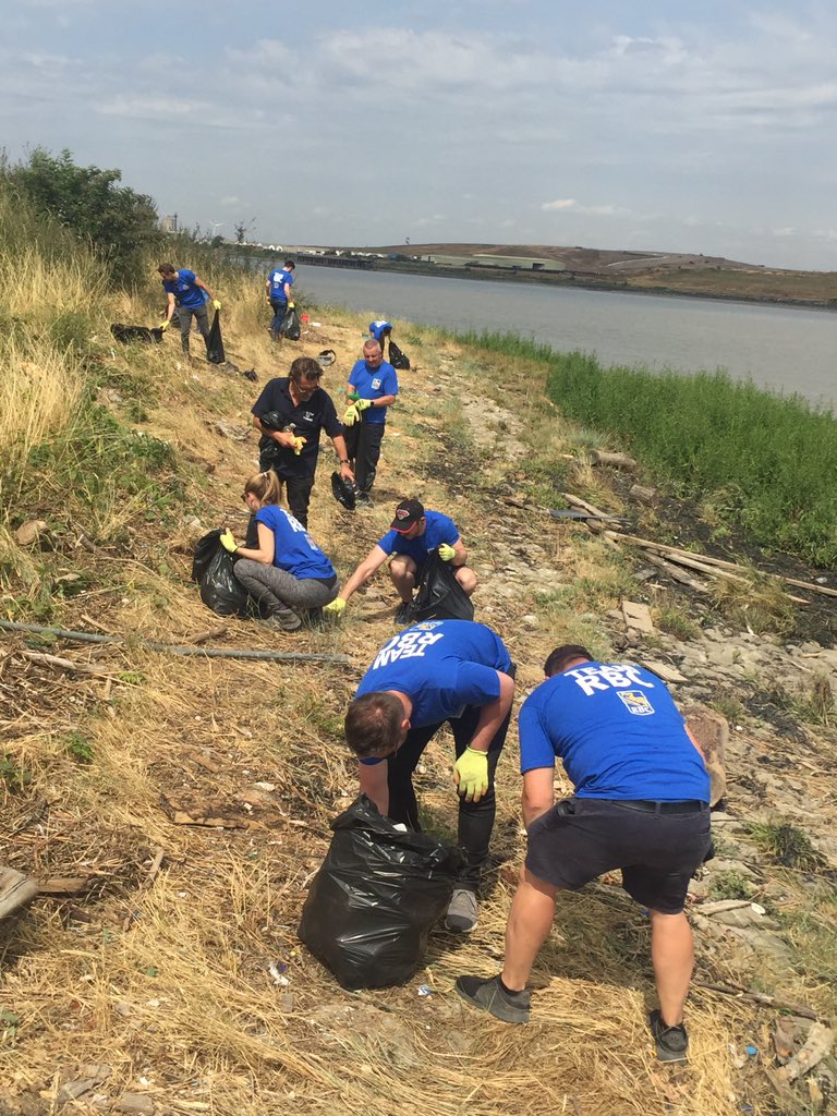 London's river is under attack from discarded plastic.  This past week 100+ <a href="/RBC/">RBC</a> colleagues removed 4,000 plastic bottles &amp; piles of plastic debris from the banks of the Thames, led by partners <a href="/Thames21/">Thames21</a> and <a href="/ZSLMarine/">ZSLMarine</a> Take the #oneless pledge and crack the litter problem