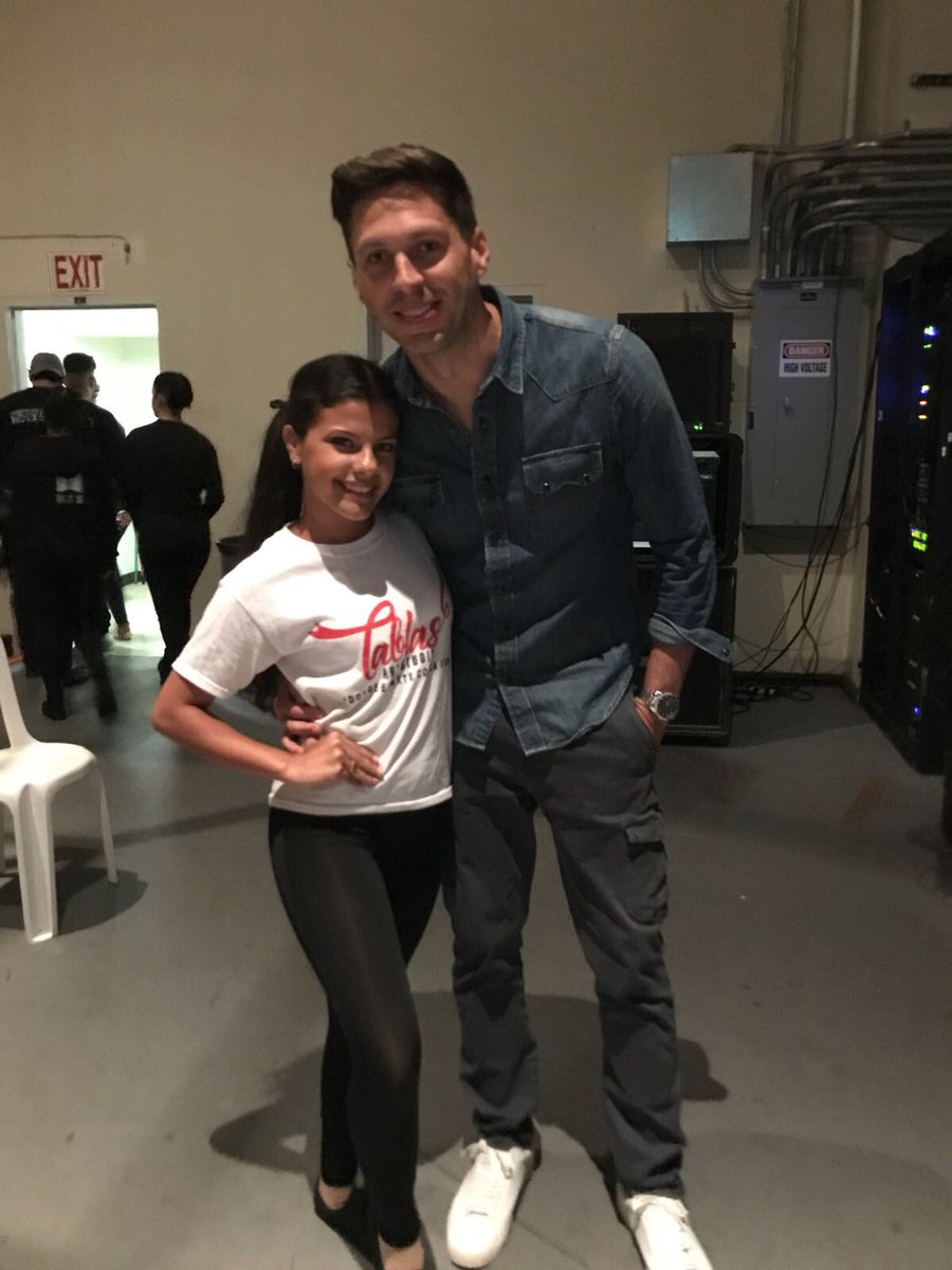nasheily3's tweet photo. Cumpliendo otra meta más en mi vida, bailar en el Centro de Bellas Artes y con grandes artistas 
@QueMonjasPR @glerysbet @gatto_gomez @Melinaleon1 https://t.co/fW72LWdfI1