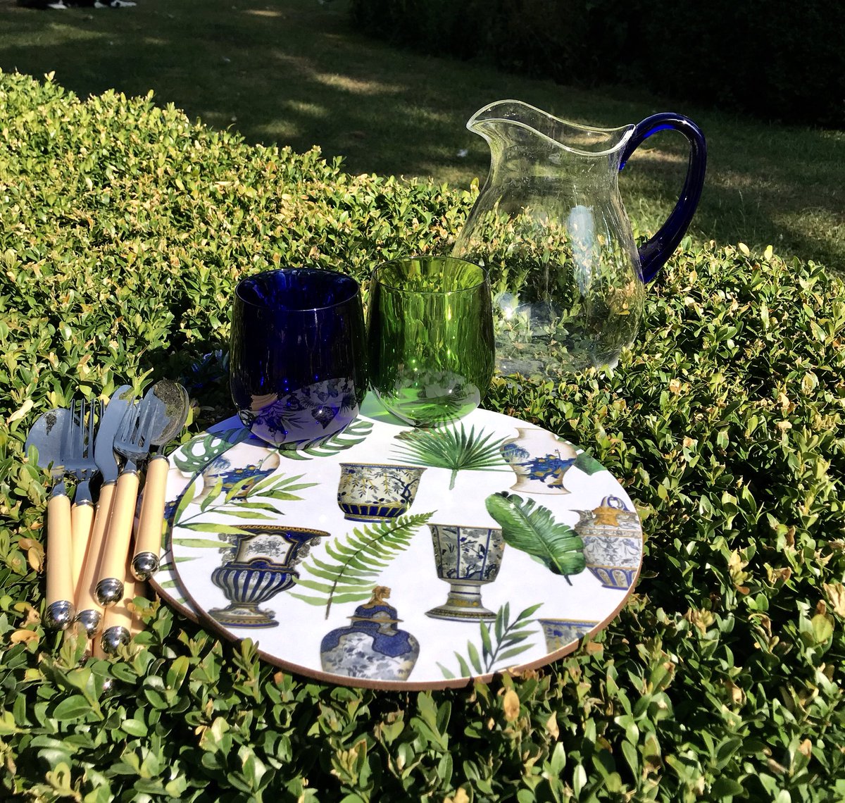 TheTableMatCo's tweet photo. @TheoPaphitis Mary’s superlative tablemats @clubmatters take casual Sunday suppers to a whole new level #SBS #tablemats #madeinengland #elegantdining #personalisedmats #presentperfection https://t.co/qyGpkYVCf6