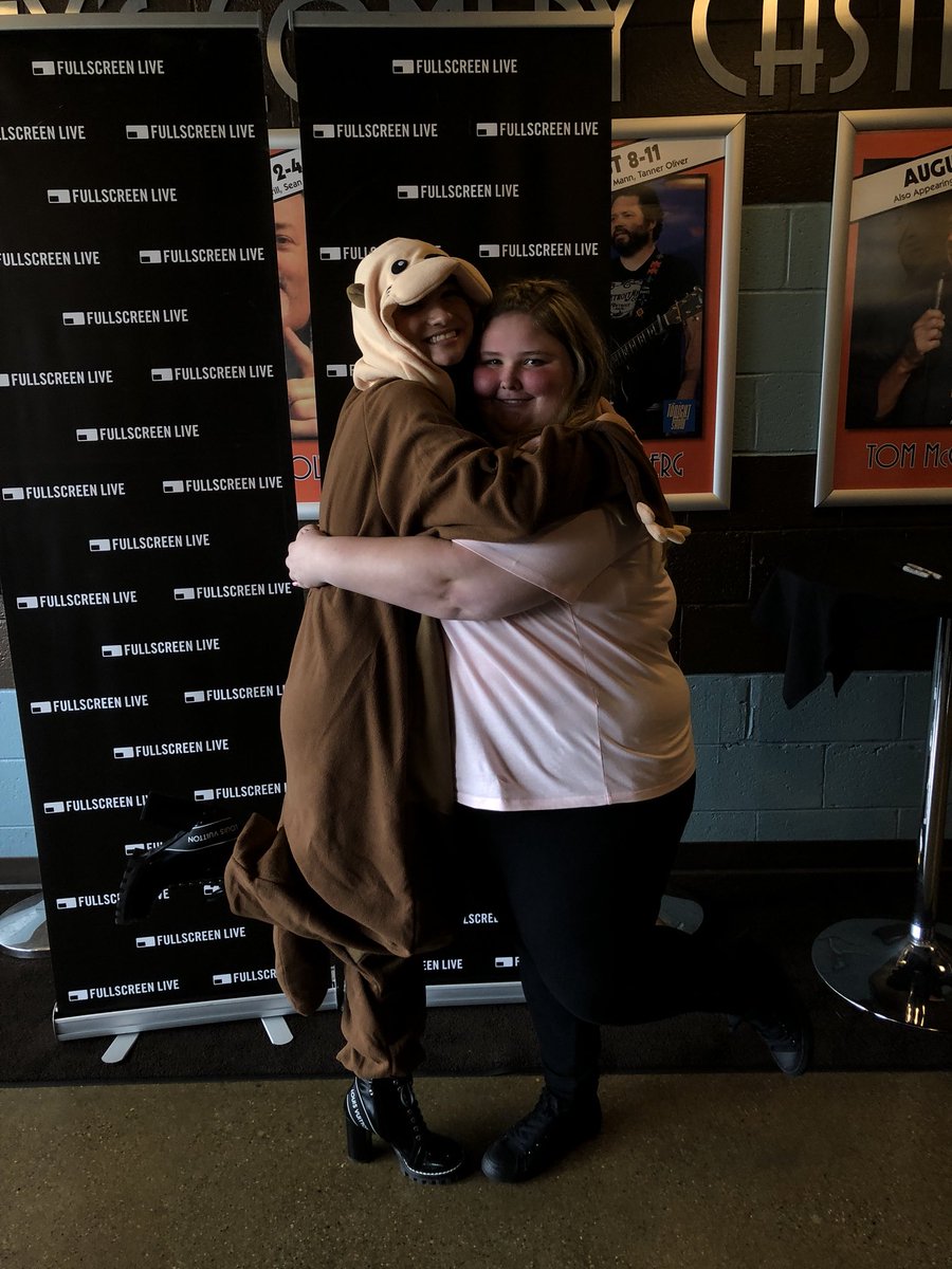 adore_angiee's tweet photo. MY MOM,FRIEND,and ofc a outter love you and i miss you already #NoFilterTour #FullscreenLive @BeautyChickee @fullscreenlive https://t.co/UnCaoXhSJt