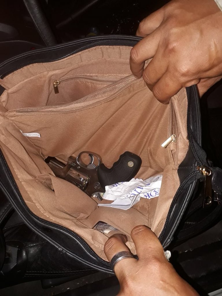 mingobguate's tweet photo. En el marco del #PlanAmazonas, en un operativo vehicular ubicado en el kilómetro 496 ruta a La Libertad, Petén se procedió a la aprehensión de Elida Ardon (52a); se le incautó un revólver 38 SPL. https://t.co/9OAX6mpKjw