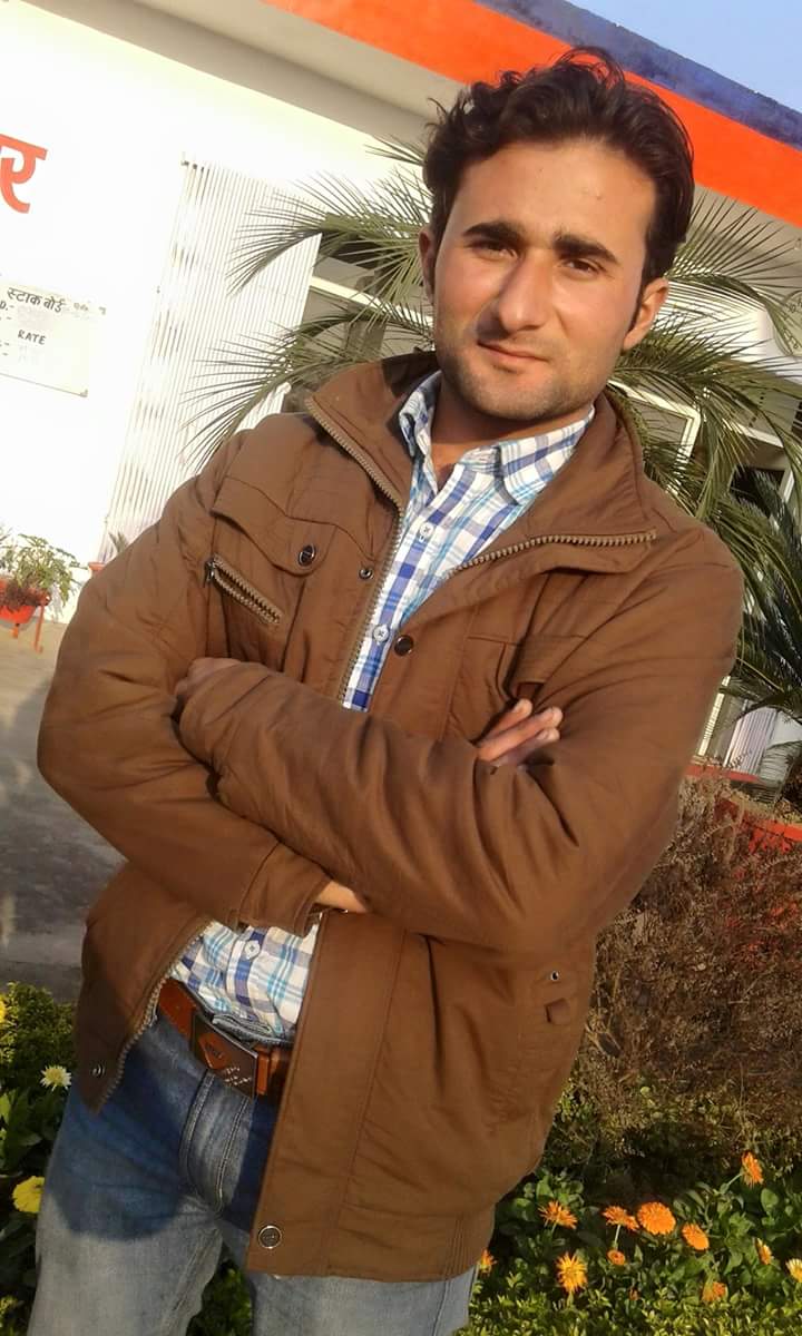 iqwaal's tweet photo. @jobspailu I am car driver my phone number 9917743946 https://t.co/n4IcGLLSIF
