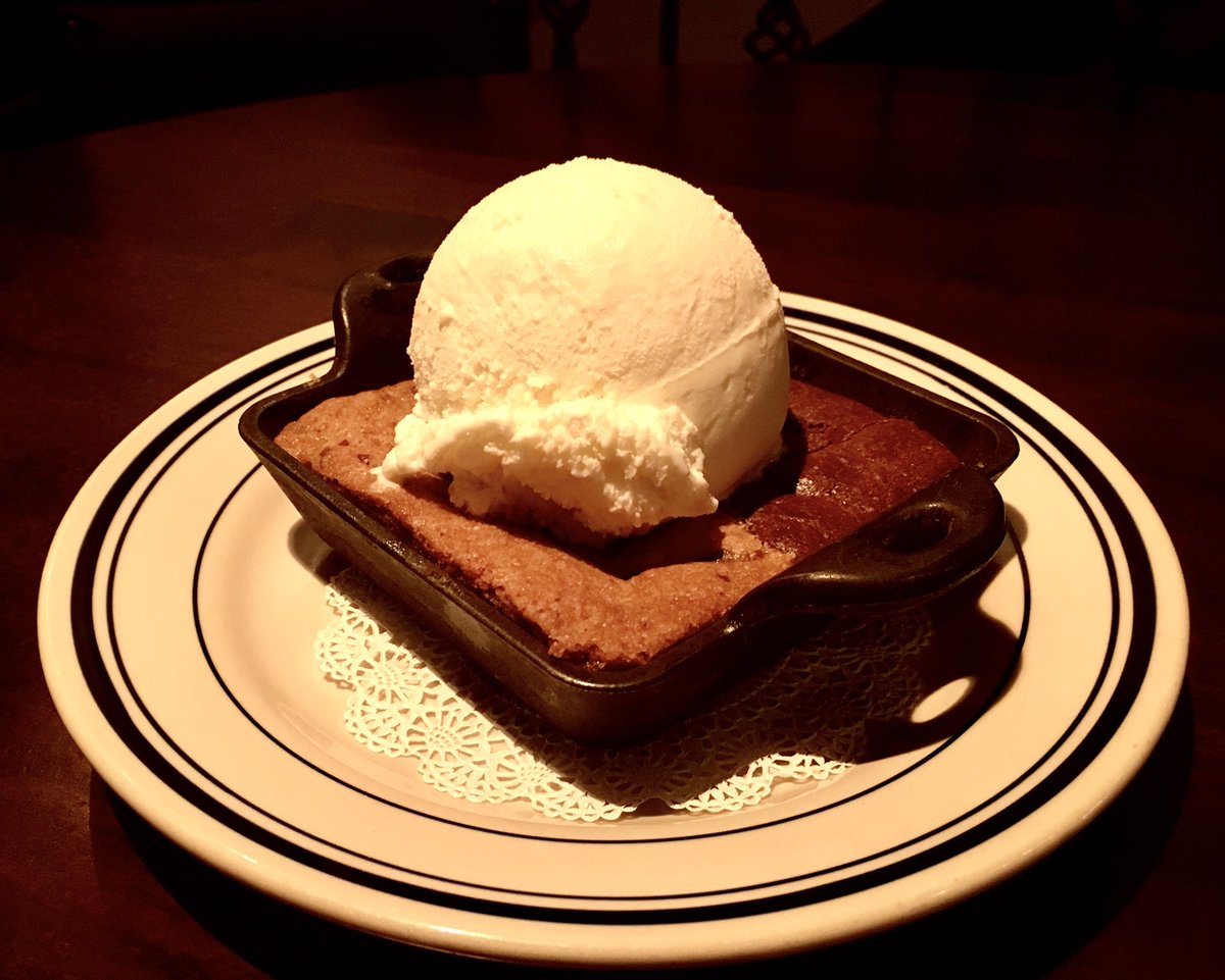 Settle into Sunday with The Brookie • half brownie, half chocolate chip cookie, Freddy Hill vanilla ice cream 🤤 #stoveandtap