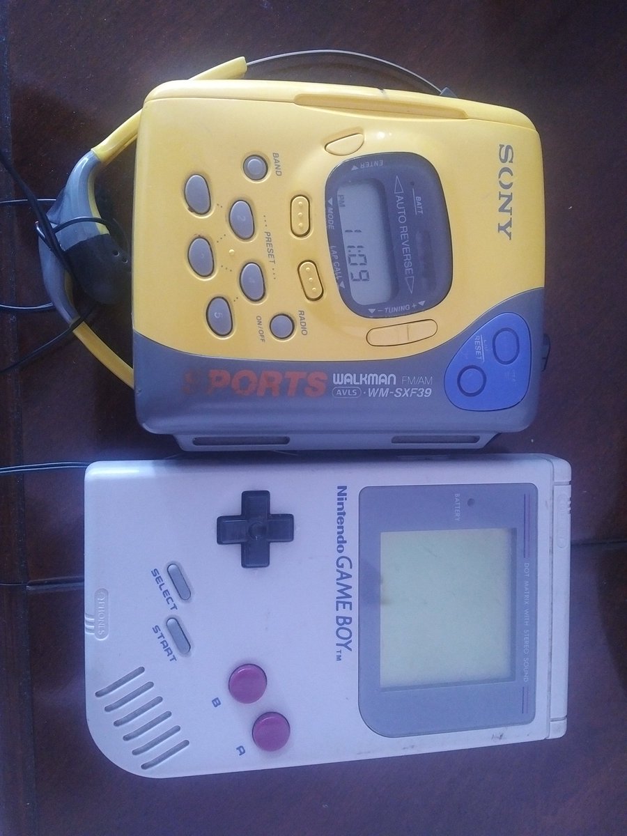 M_Nichol's tweet photo. Sunday Cleanup
LIKE if you actually know what these are
RT if you actually had one of these
#oldschool #technology #80s #90s https://t.co/MX8GnQim10
