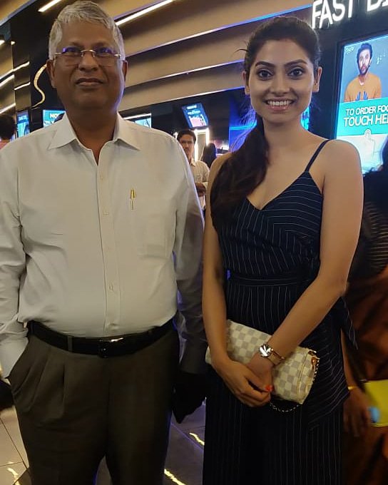 PROMOTERS28's tweet photo. आज स्क्रीनिंगला ३१दिवस ह्या चित्रपटाचे  निर्माते आणि सुप्रसिद्ध अभिनेत्री रीना अगरवाल 
#31Divas #Producer #BharathanSureshBabu #Actress #ReenaAgarwal #Promoters 
@ReenaAggarwal @31DivasFilm https://t.co/jCV0blerEc