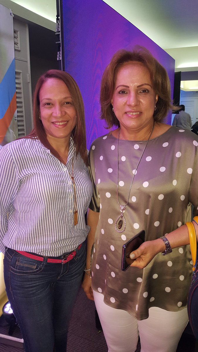 RefuerzoRD's tweet photo. Las mujeres apoyando a Reinaldo, porque ellas están seguras que será el próximo Presidente y que su gestión será honesta.
#SEReinaldoCrece
@margaritapimentel
@SEReinaldo2020 https://t.co/6p7Tq9RBYb