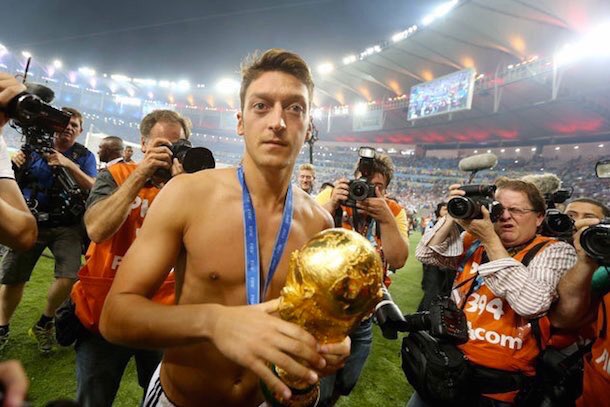 KnowledgeMonarc's tweet photo. Mesut Özil for Germany: 🇩🇪

92 appearances
23 goals
40 assists (most in German national team history)
German Player of the Year x5
1 World Cup 2014 trophy
World Cup 2010 Golden Ball Nominee
Euro 2012 Team of the Tournament

#afc https://t.co/fTy3uGsPJ5
#Checkpoint #CoaledCase