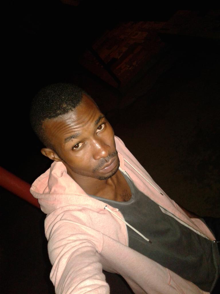 Foxxbrown3's tweet photo. @TalentProdMusic salut mec https://t.co/LpKky92PdA