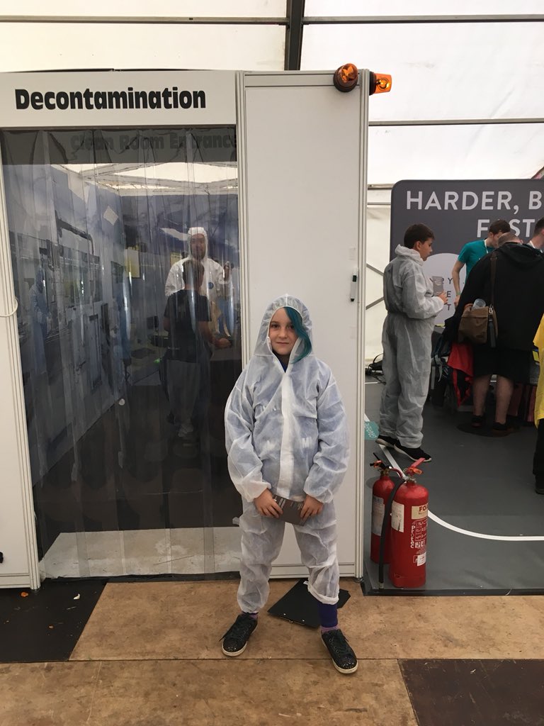 bobbly72's tweet photo. Isy had a brilliant time learning about science over the w/end with @royceinstitute s super friendly and enthusiastic staff @BD18 @jodrellbank @bluedot2018 #science #GenerationRoyce #Bluedot18 #missioncontrol https://t.co/F2QxYSxWjK