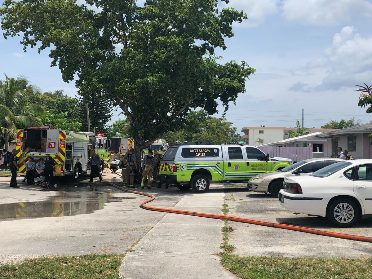 Fire at North Miami apartment building displaces 10 families bit.ly/2O6qtKy https://t.co/fCc1xblONU